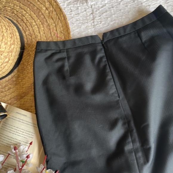 Pin striped Office skirt - knee length - Picture 8 of 9